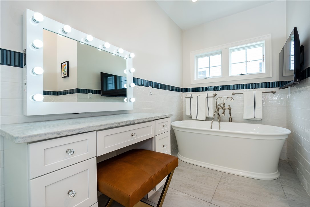 Coventry, Rhode Island 02816, United States, 4 Bedrooms Bedrooms, ,3 BathroomsBathrooms,Residential,Active,173156