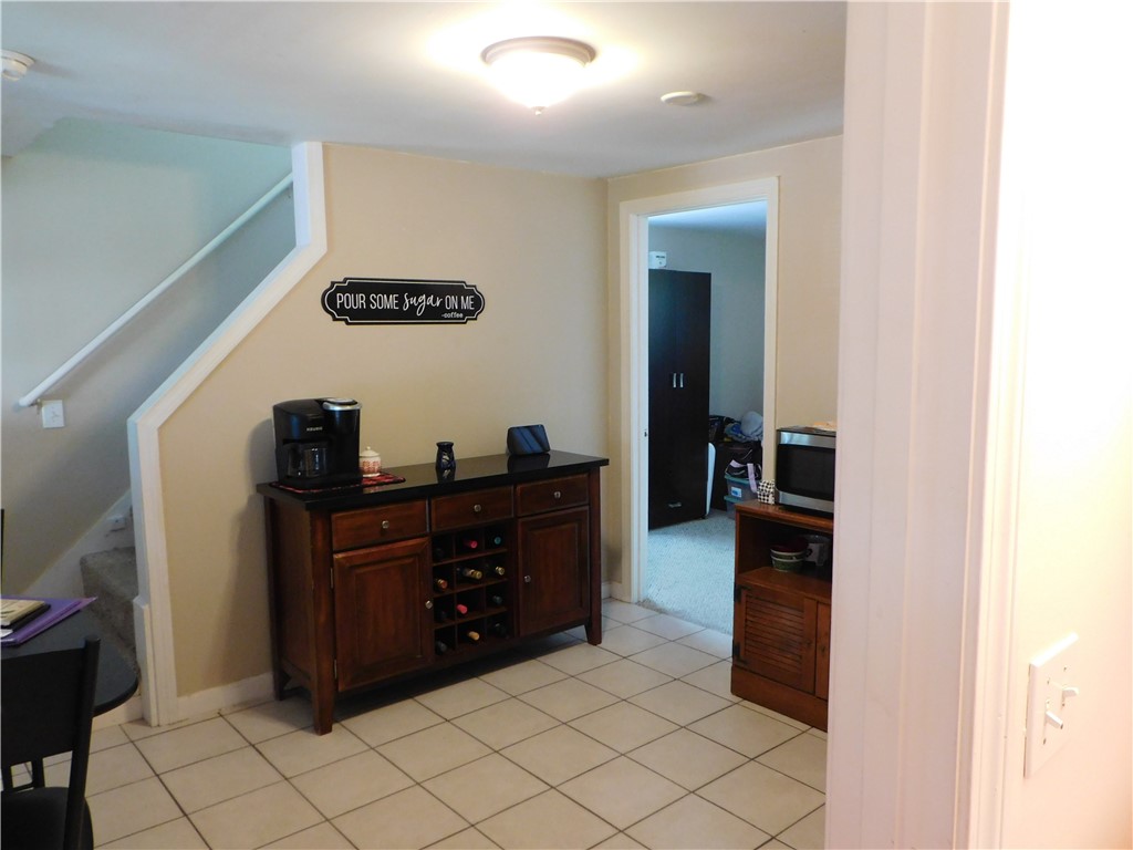 West Warwick, Rhode Island 02893, United States, 6 Bedrooms Bedrooms, ,2 BathroomsBathrooms,Residential,Active,219510