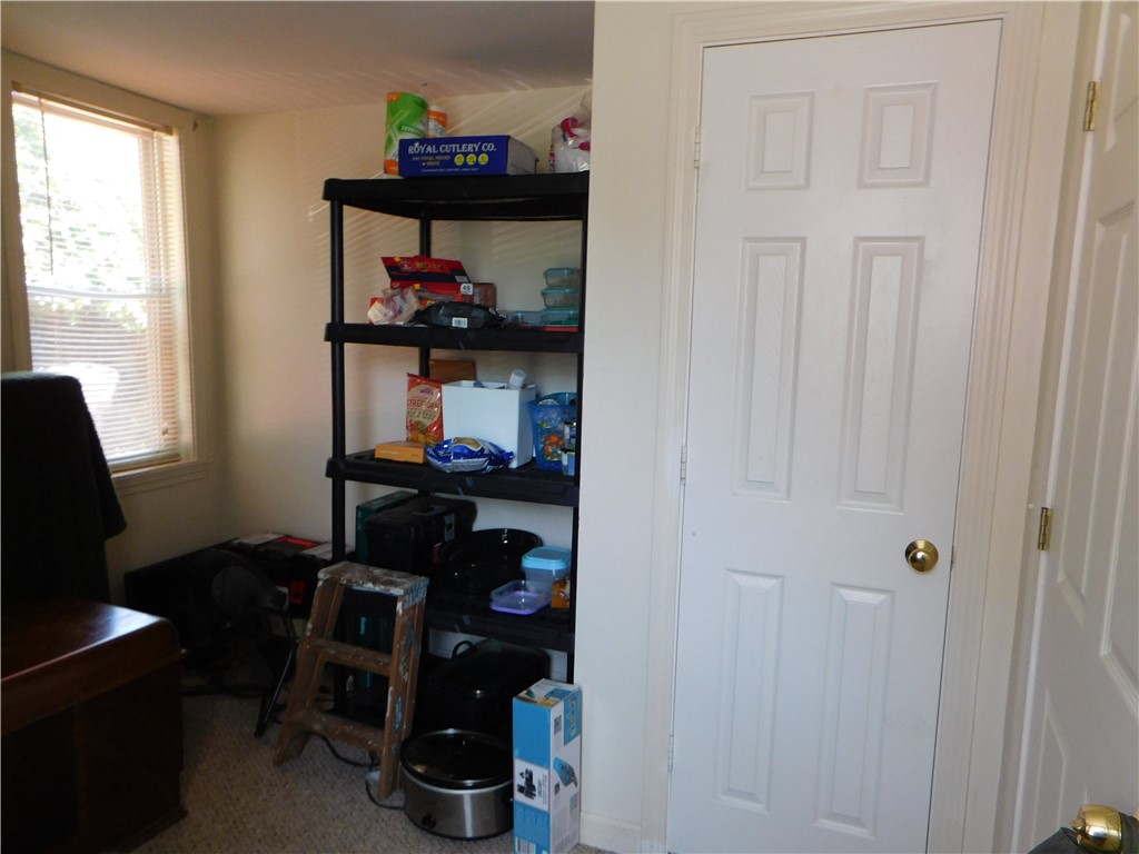 West Warwick, Rhode Island 02893, United States, 6 Bedrooms Bedrooms, ,2 BathroomsBathrooms,Residential,Active,219510