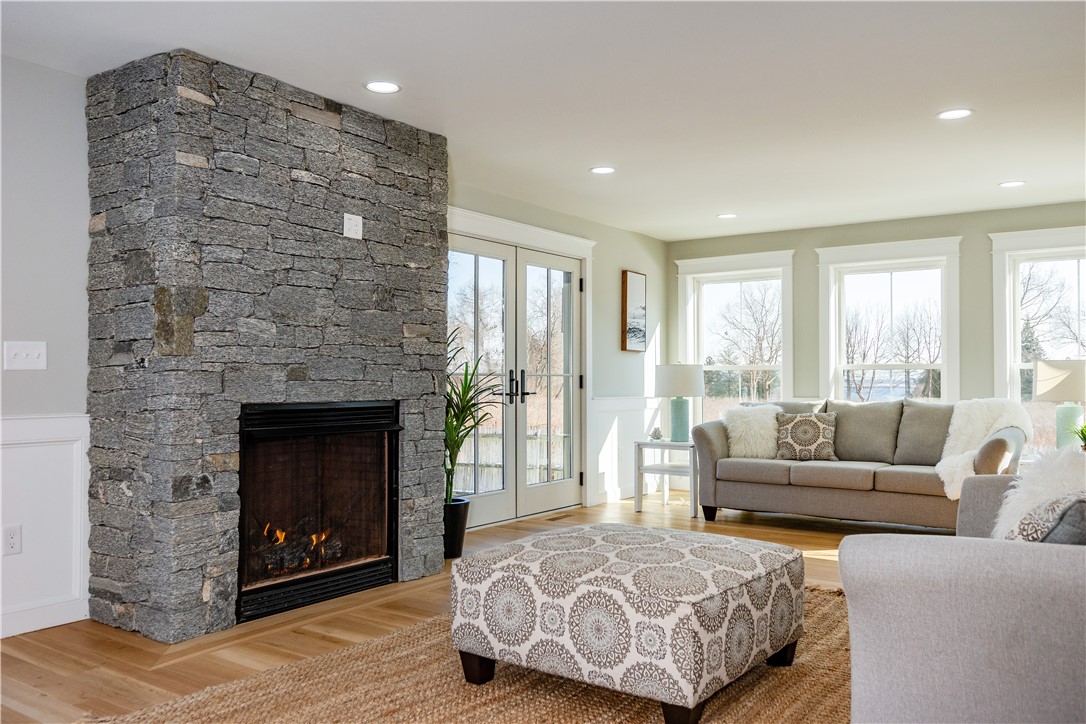 Middletown, Rhode Island 02842, United States, 3 Bedrooms Bedrooms, ,4 BathroomsBathrooms,Residential,Pending,14272