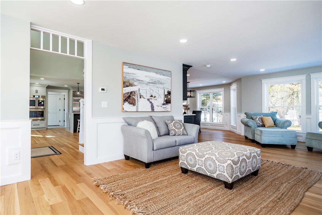 Middletown, Rhode Island 02842, United States, 3 Bedrooms Bedrooms, ,4 BathroomsBathrooms,Residential,Pending,14272