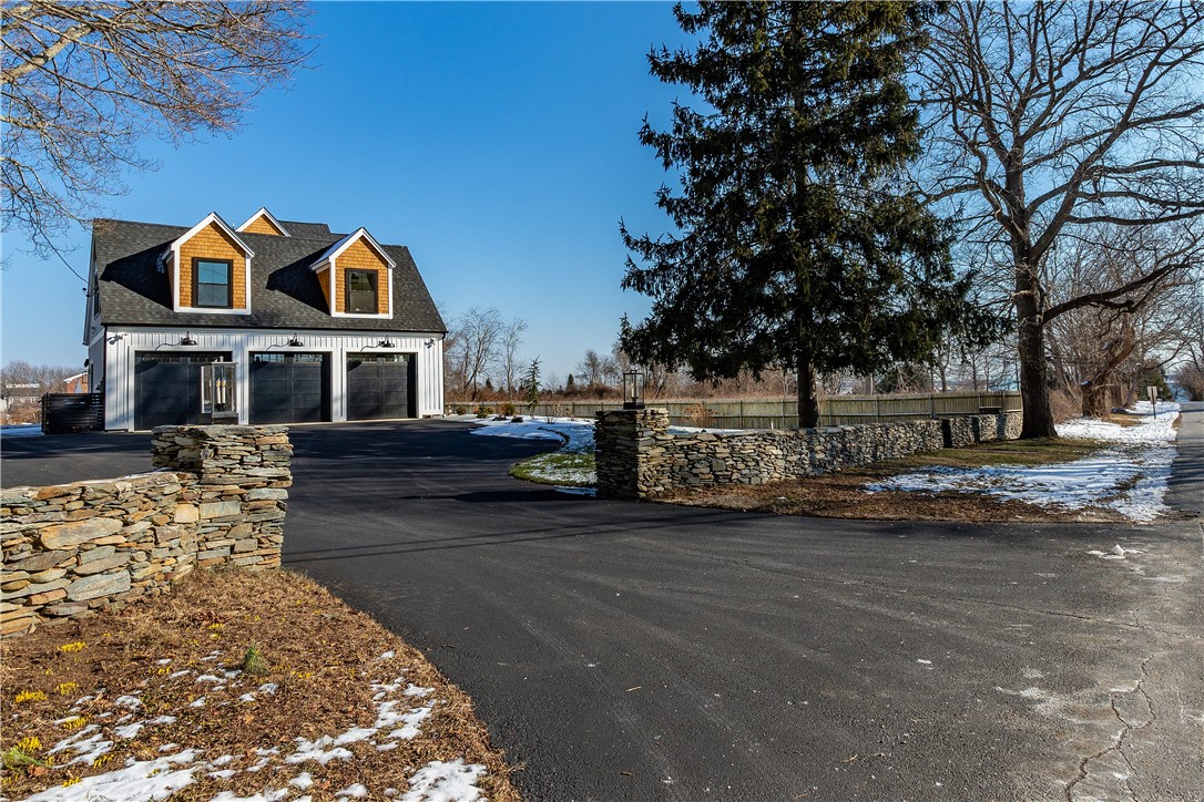 Middletown, Rhode Island 02842, United States, 3 Bedrooms Bedrooms, ,4 BathroomsBathrooms,Residential,Pending,14272