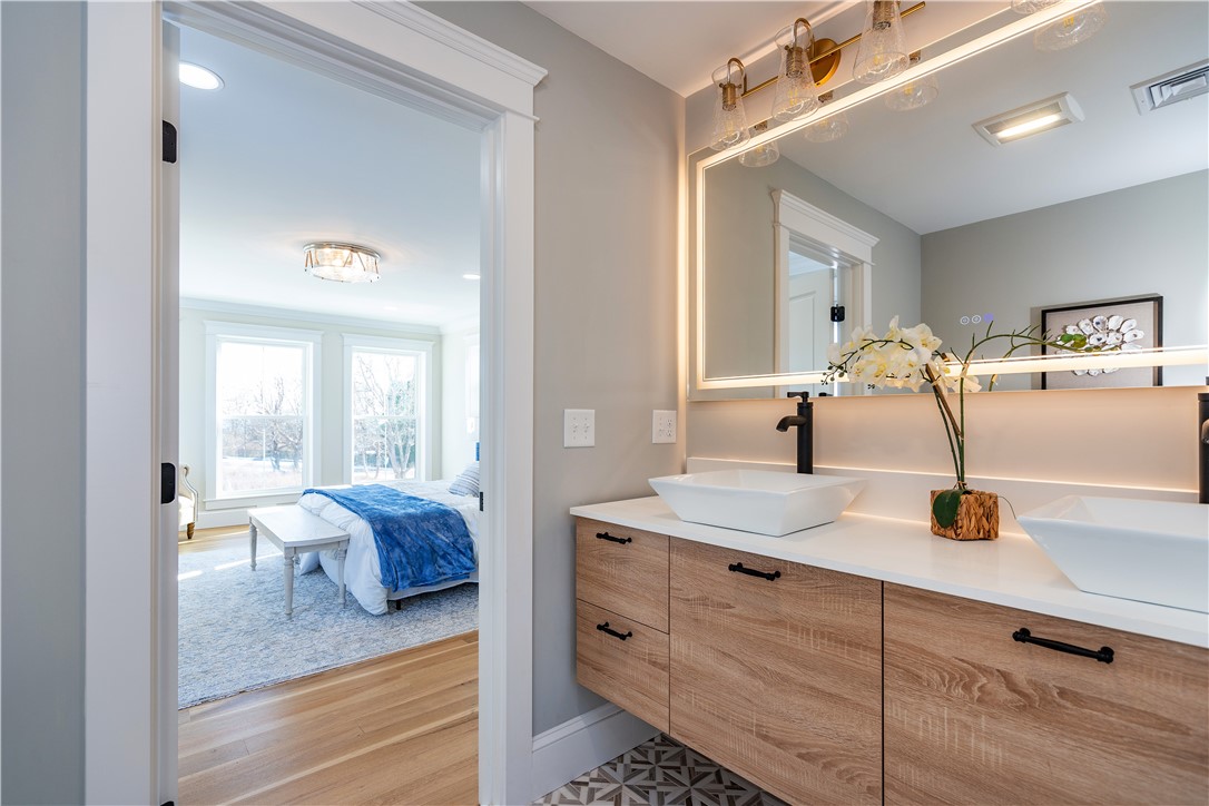 Middletown, Rhode Island 02842, United States, 3 Bedrooms Bedrooms, ,4 BathroomsBathrooms,Residential,Pending,14272