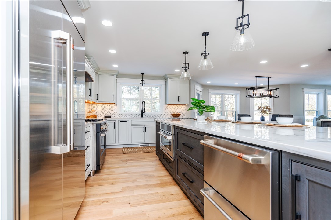 Middletown, Rhode Island 02842, United States, 3 Bedrooms Bedrooms, ,4 BathroomsBathrooms,Residential,Pending,14272