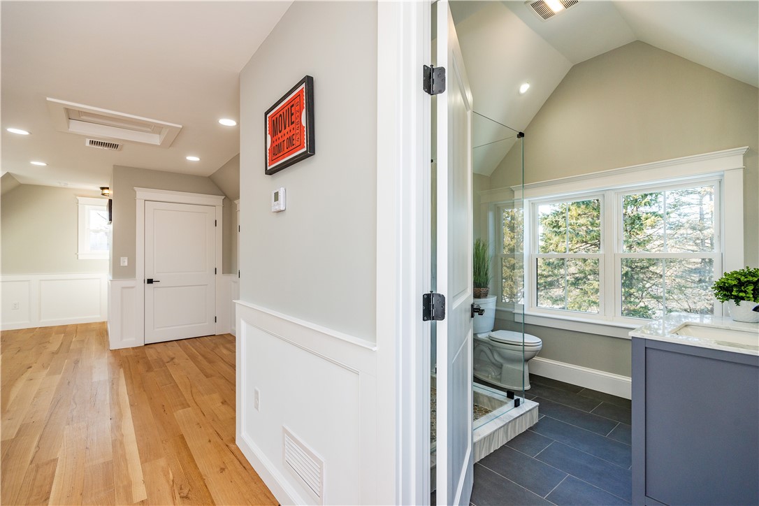 Middletown, Rhode Island 02842, United States, 3 Bedrooms Bedrooms, ,4 BathroomsBathrooms,Residential,Pending,14272