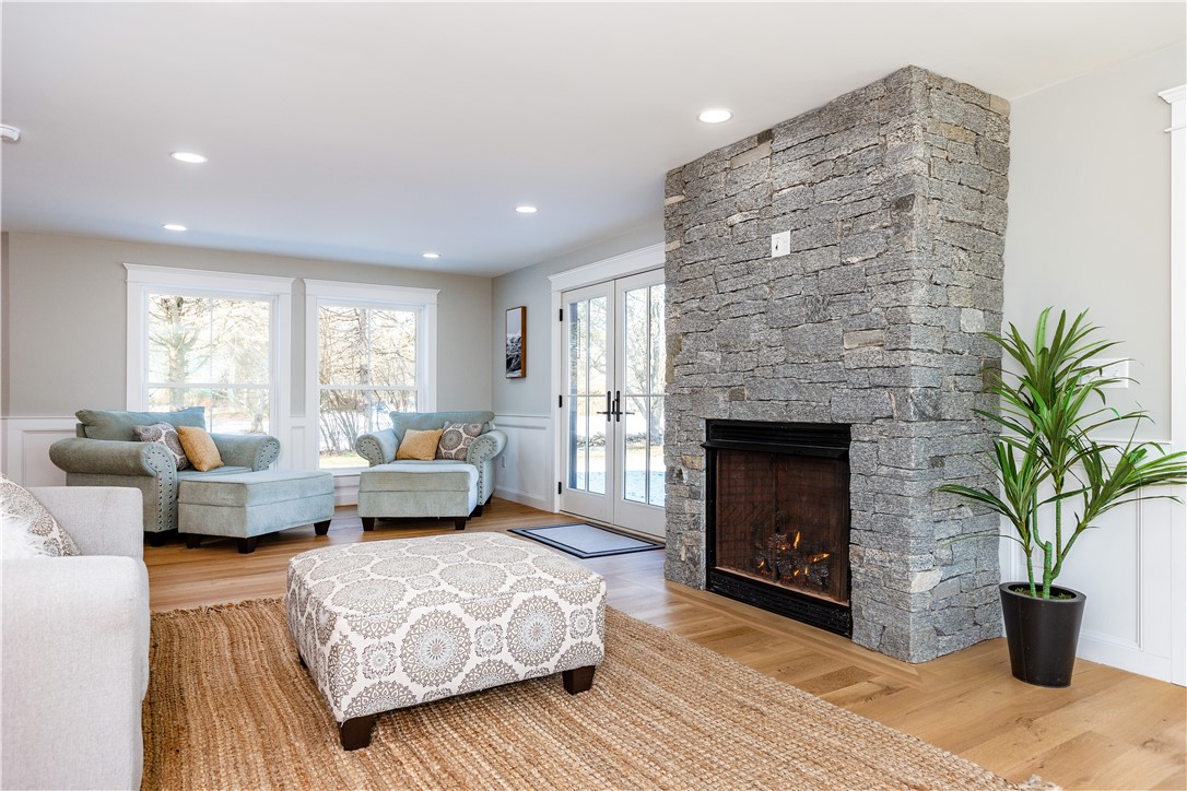 Middletown, Rhode Island 02842, United States, 3 Bedrooms Bedrooms, ,4 BathroomsBathrooms,Residential,Pending,14272