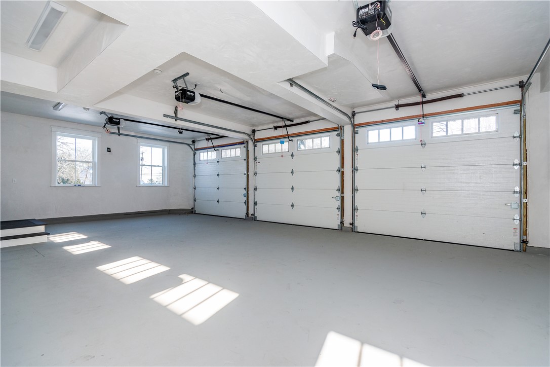 Middletown, Rhode Island 02842, United States, 3 Bedrooms Bedrooms, ,4 BathroomsBathrooms,Residential,Pending,14272