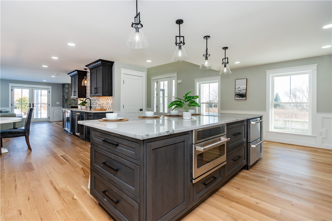 Middletown, Rhode Island 02842, United States, 3 Bedrooms Bedrooms, ,4 BathroomsBathrooms,Residential,Pending,14272