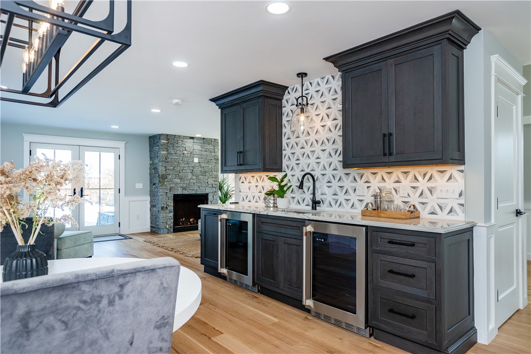 Middletown, Rhode Island 02842, United States, 3 Bedrooms Bedrooms, ,4 BathroomsBathrooms,Residential,Pending,14272