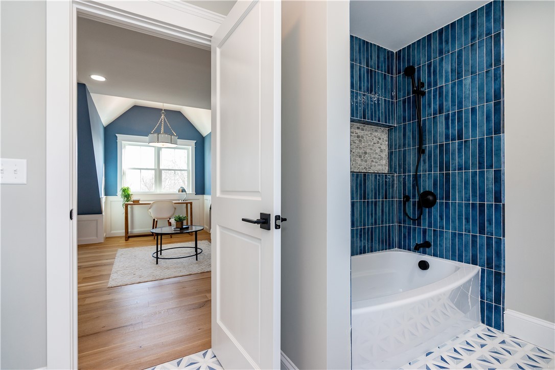 Middletown, Rhode Island 02842, United States, 3 Bedrooms Bedrooms, ,4 BathroomsBathrooms,Residential,Pending,14272