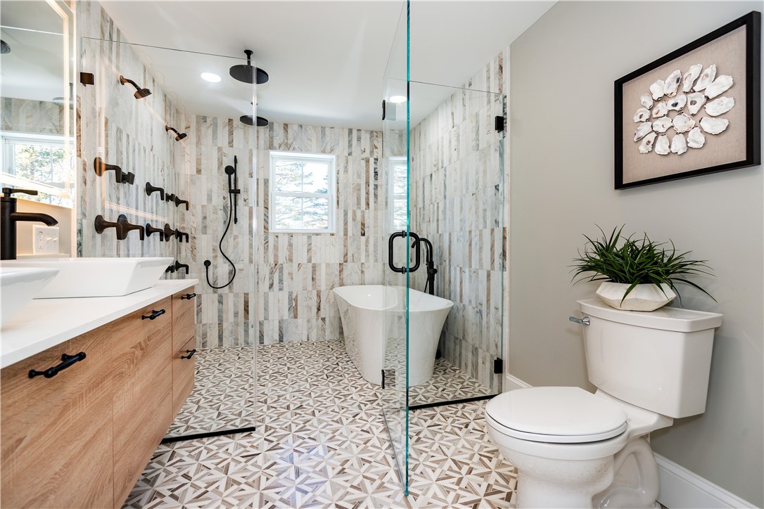 Middletown, Rhode Island 02842, United States, 3 Bedrooms Bedrooms, ,4 BathroomsBathrooms,Residential,Pending,14272