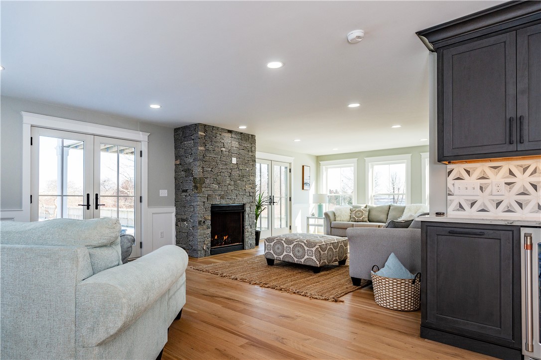 Middletown, Rhode Island 02842, United States, 3 Bedrooms Bedrooms, ,4 BathroomsBathrooms,Residential,Pending,14272