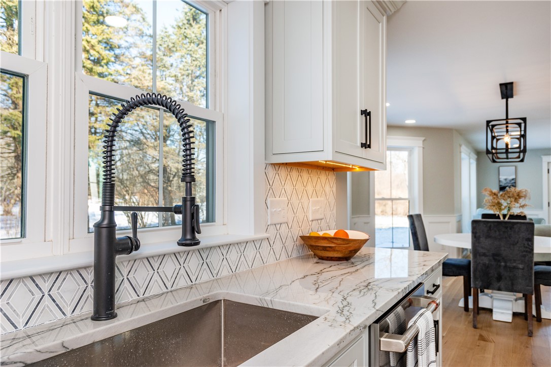 Middletown, Rhode Island 02842, United States, 3 Bedrooms Bedrooms, ,4 BathroomsBathrooms,Residential,Pending,14272