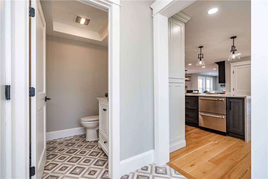 Middletown, Rhode Island 02842, United States, 3 Bedrooms Bedrooms, ,4 BathroomsBathrooms,Residential,Pending,14272