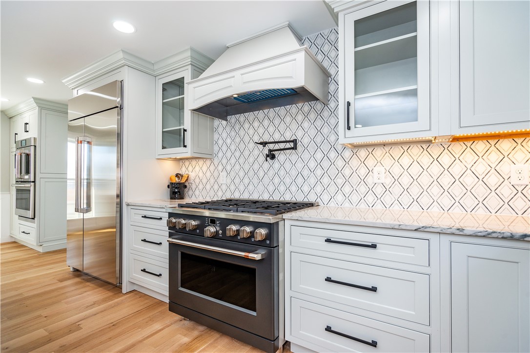 Middletown, Rhode Island 02842, United States, 3 Bedrooms Bedrooms, ,4 BathroomsBathrooms,Residential,Pending,14272