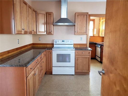 40 E BARROWS ST # 2, CUMBERLAND, RI 02864 - Image bef5eebe1fe127aa5826962dfb2e2a54/525914499