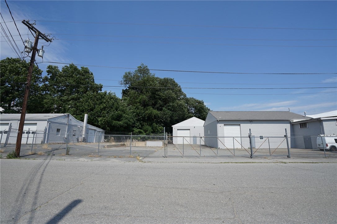 81 Macondray St, Cumberland, RI 02864