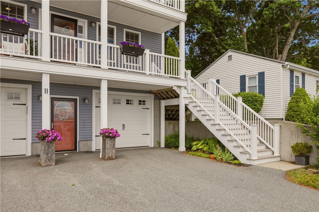 11 King Philip Avenue