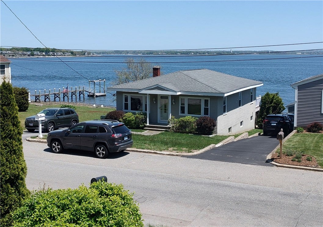 11 King Philip Avenue