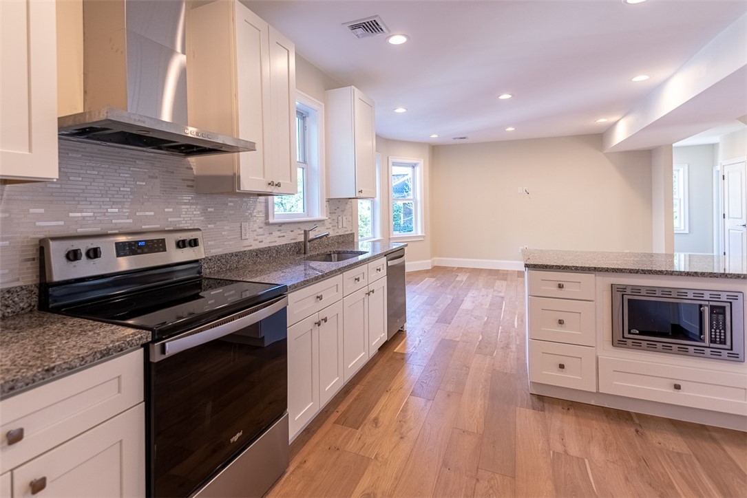 12 University Avenue