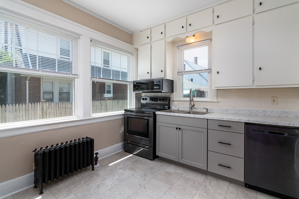 389 Pontiac Avenue 391
