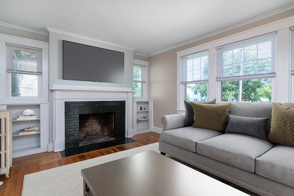 389 Pontiac Avenue 391