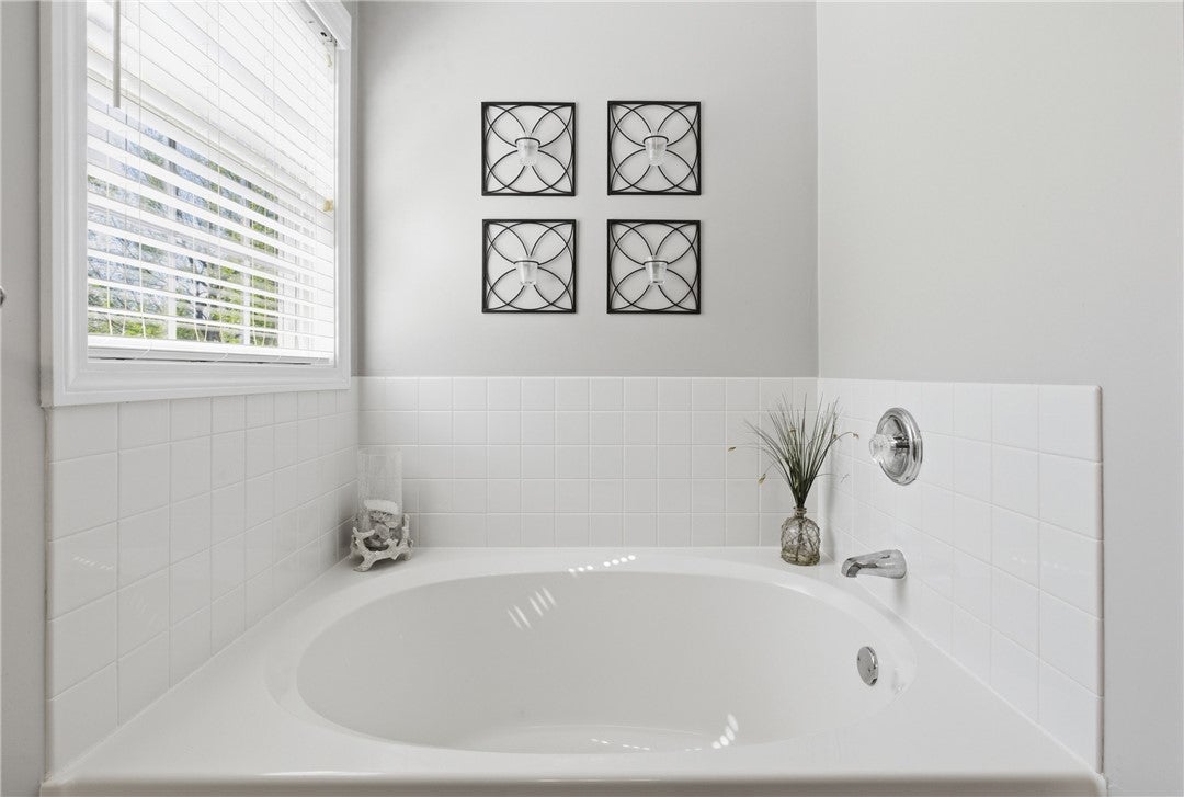 North Kingstown, Rhode Island, 02874, United States, 4 Bedrooms Bedrooms, ,3 BathroomsBathrooms,Residential,Active,2051970