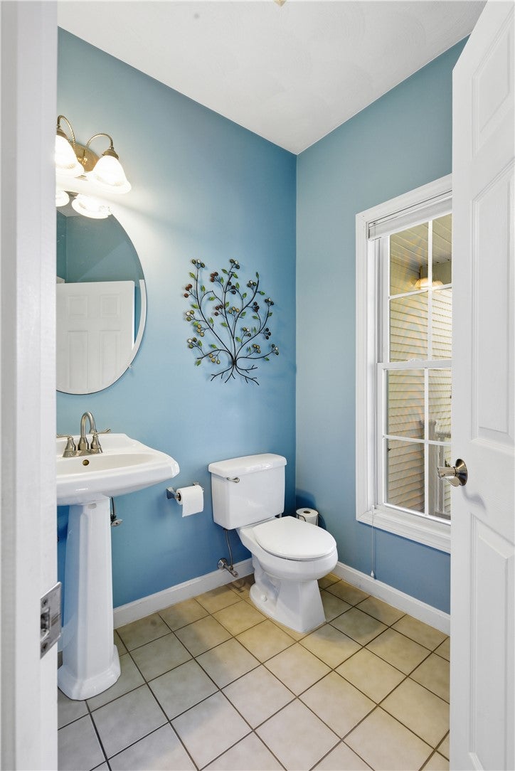 North Kingstown, Rhode Island, 02874, United States, 4 Bedrooms Bedrooms, ,3 BathroomsBathrooms,Residential,Active,2051970