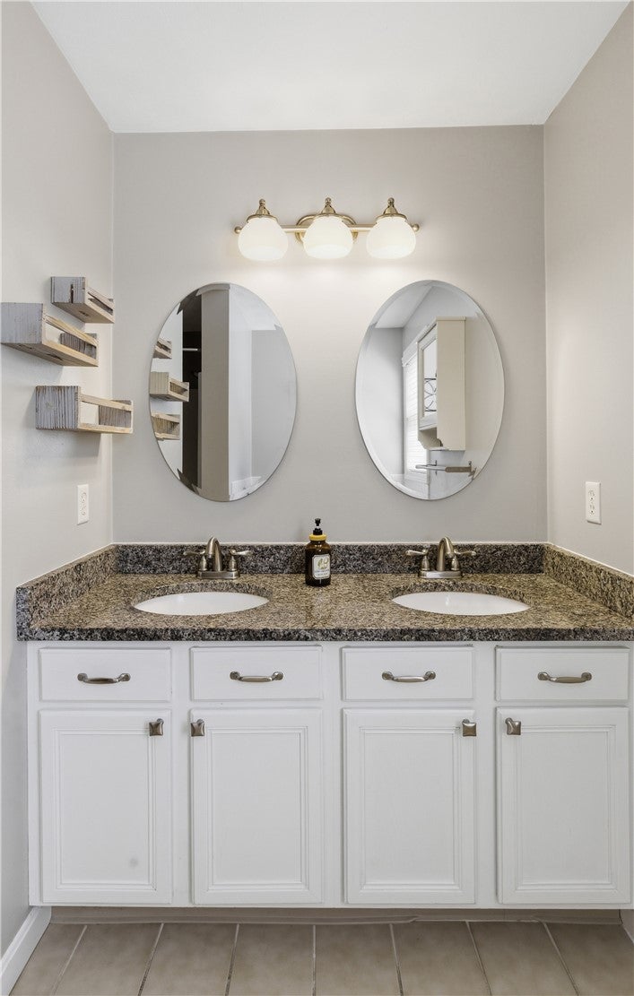 North Kingstown, Rhode Island, 02874, United States, 4 Bedrooms Bedrooms, ,3 BathroomsBathrooms,Residential,Active,2051970