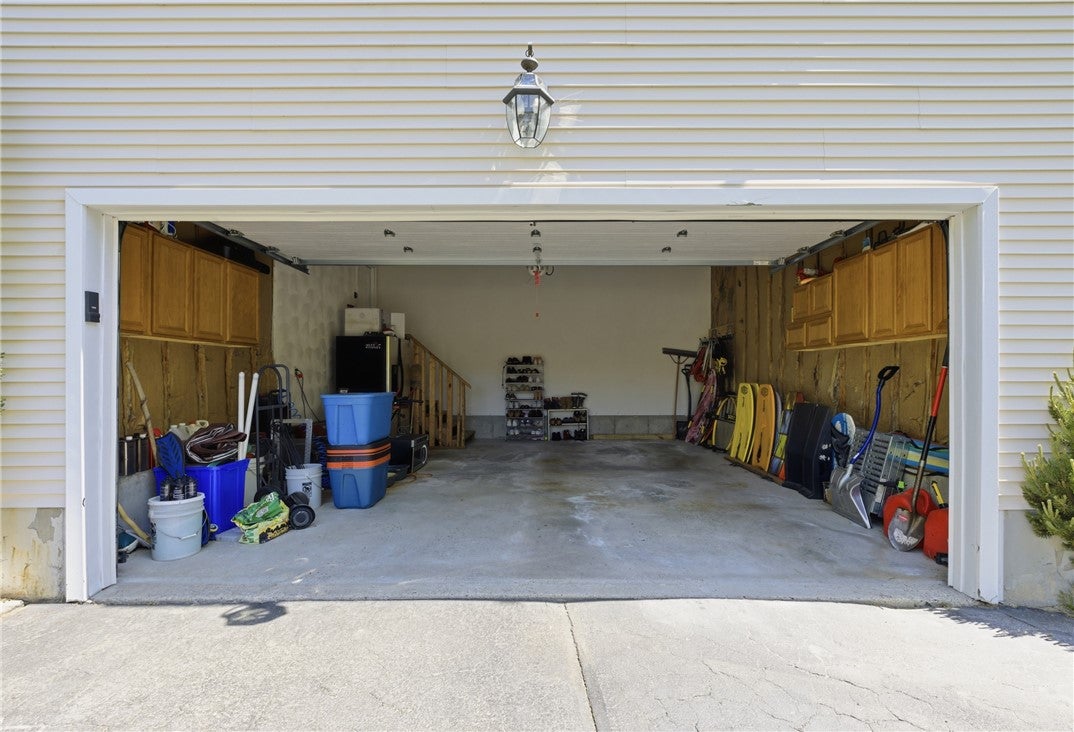 North Kingstown, Rhode Island, 02874, United States, 4 Bedrooms Bedrooms, ,3 BathroomsBathrooms,Residential,Active,2051970