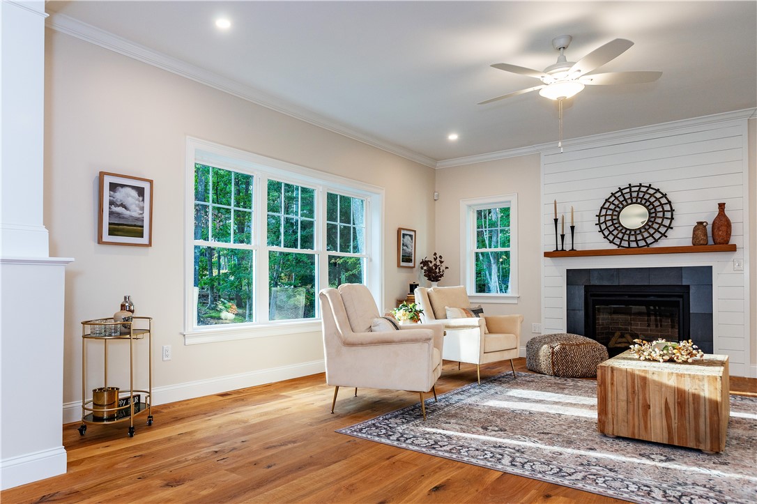 Warwick, Rhode Island 02818, United States, 4 Bedrooms Bedrooms, ,3 BathroomsBathrooms,Residential,Pending,31565