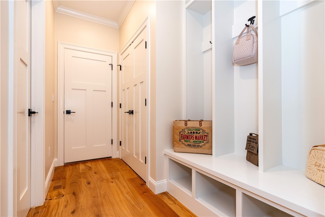 Warwick, Rhode Island 02818, United States, 4 Bedrooms Bedrooms, ,3 BathroomsBathrooms,Residential,Pending,31565