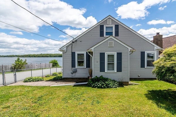 4 LAKE AVE, TIVERTON, RI 02878 - Image c003d03d46197048b67b15b7edb552b2/3051613307