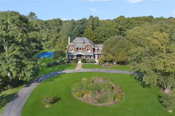 357 CONGDON DR, WAKEFIELD, RI 02879 - Image c00ec74cb65444e09d3fe7427b0dc0fe/3718953285