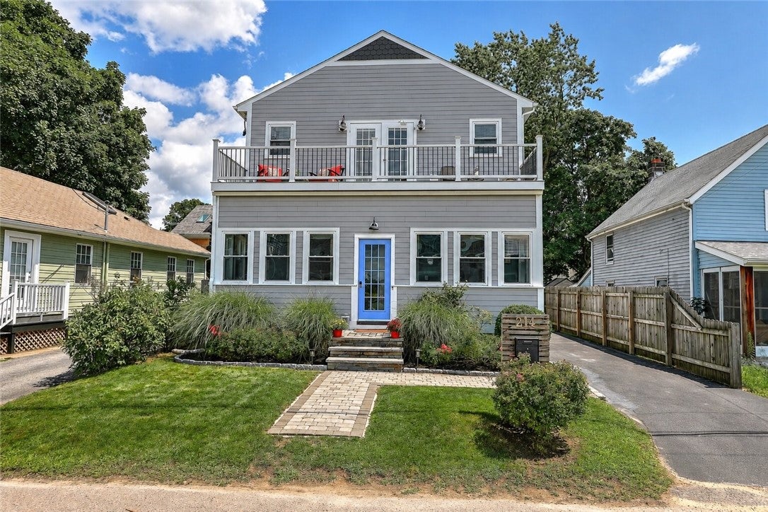 214 Narragansett Avenue