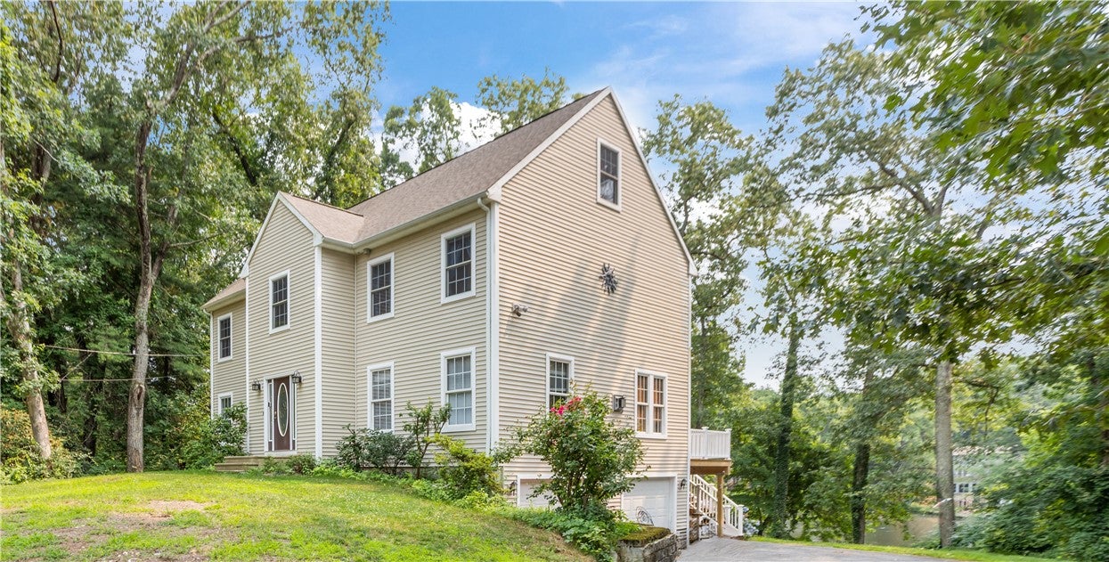 22 Breezy Knoll Road