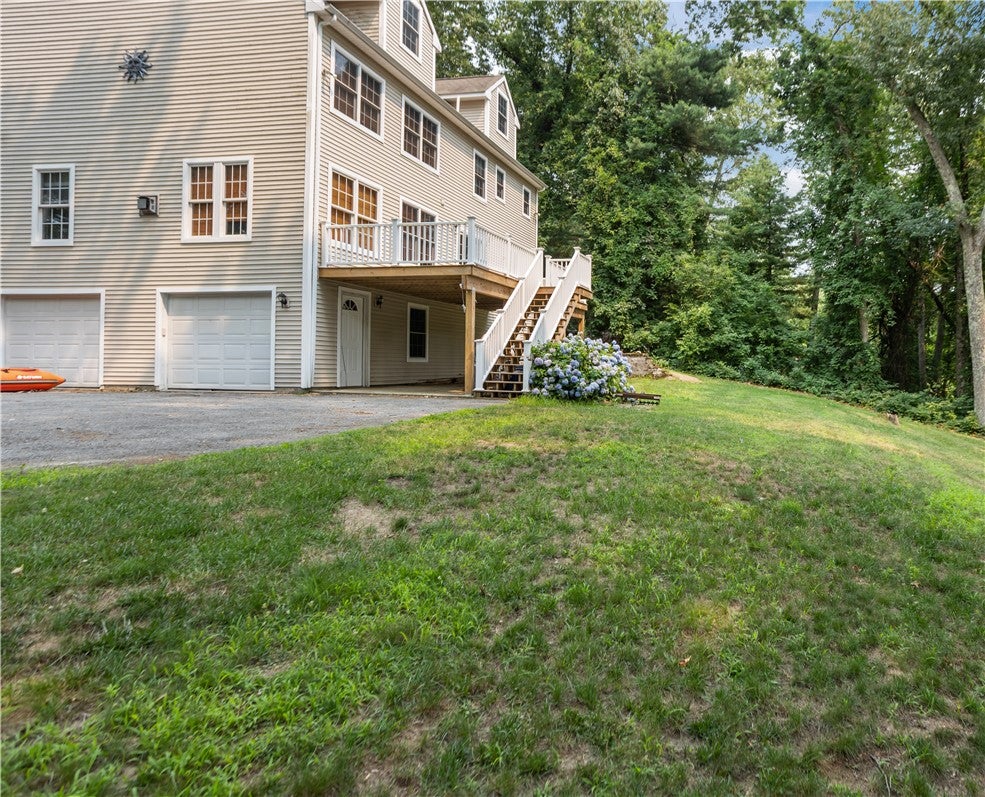 22 Breezy Knoll Road