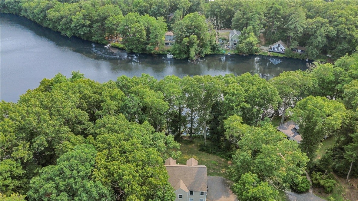 22 Breezy Knoll Road