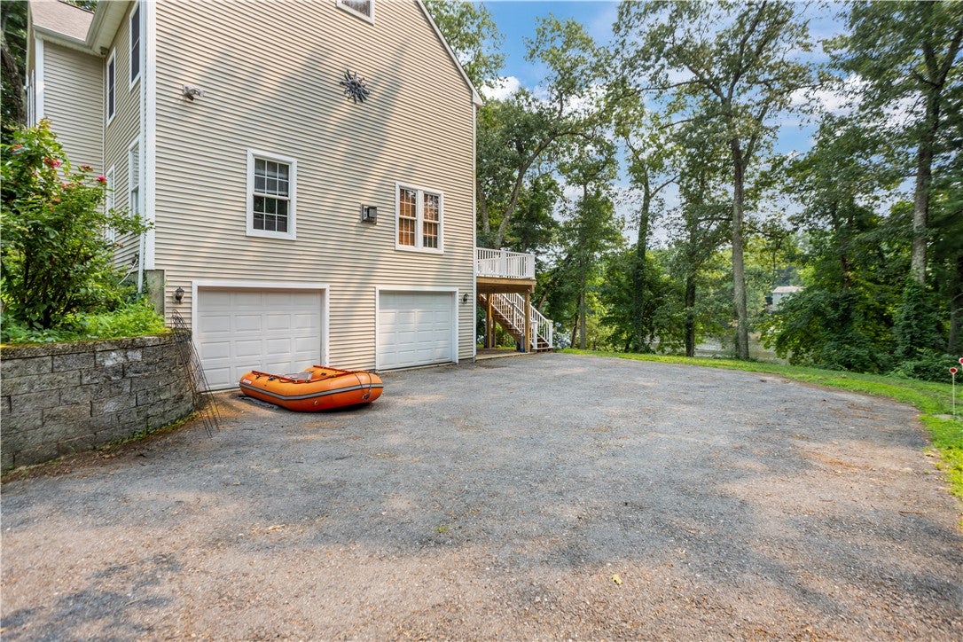 22 Breezy Knoll Road