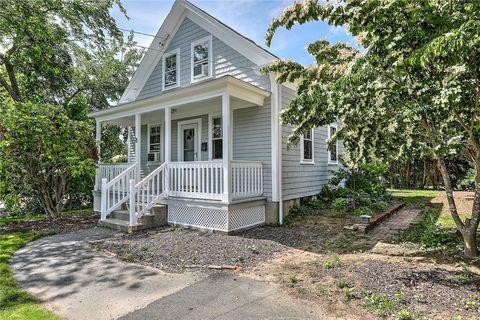 25 Anoka Avenue Barrington RI 02806