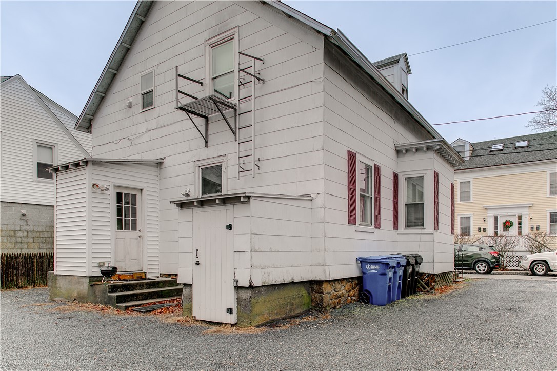 Newport, Rhode Island 02840, United States, 2 Bedrooms Bedrooms, ,1 BathroomBathrooms,Residential,Pending,19177