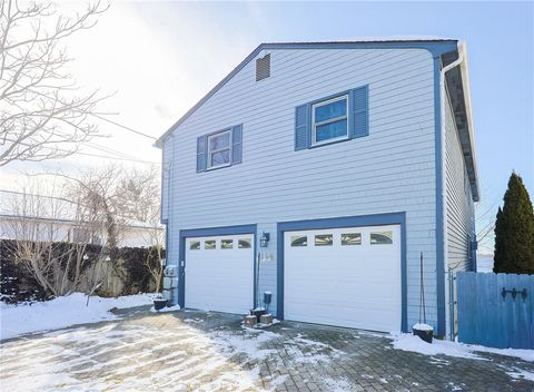 240 Narragansett Avenue East Providence RI 02915