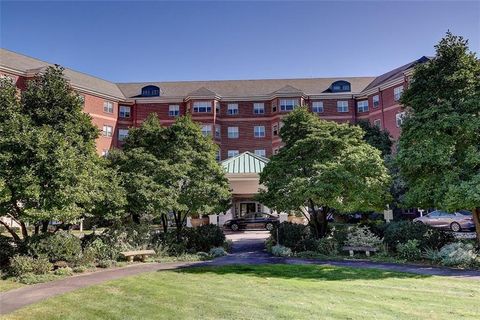 Condominium in Providence RI 355 Blackstone Boulevard.jpg