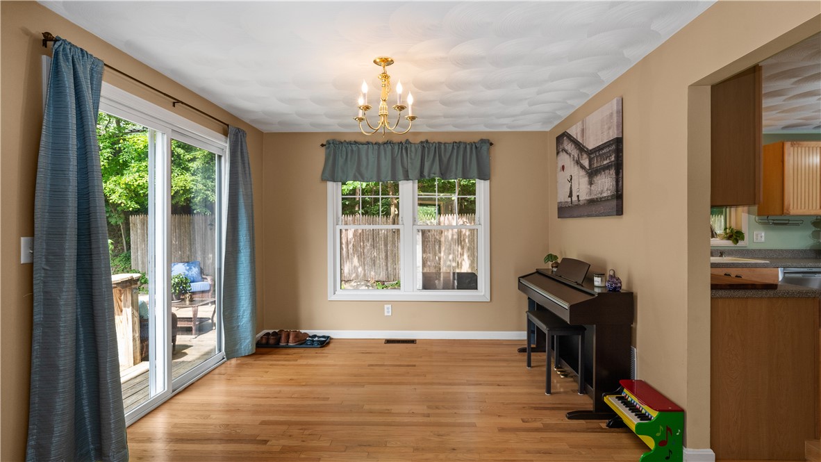 28 Narragansett Road