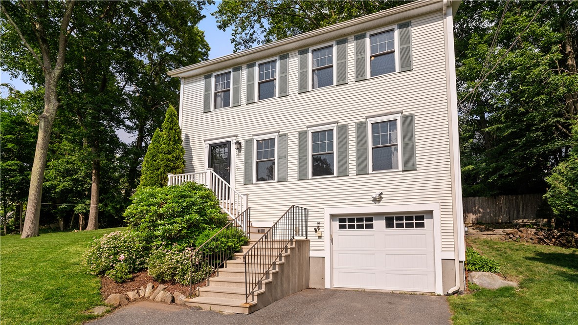 28 Narragansett Road