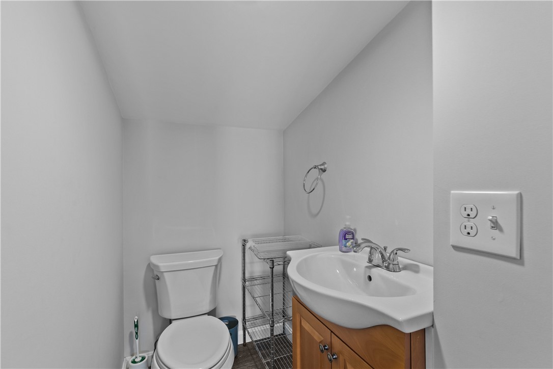 Middletown, Rhode Island 02842, United States, 1 Bedroom Bedrooms, ,2 BathroomsBathrooms,Residential,Active,16831