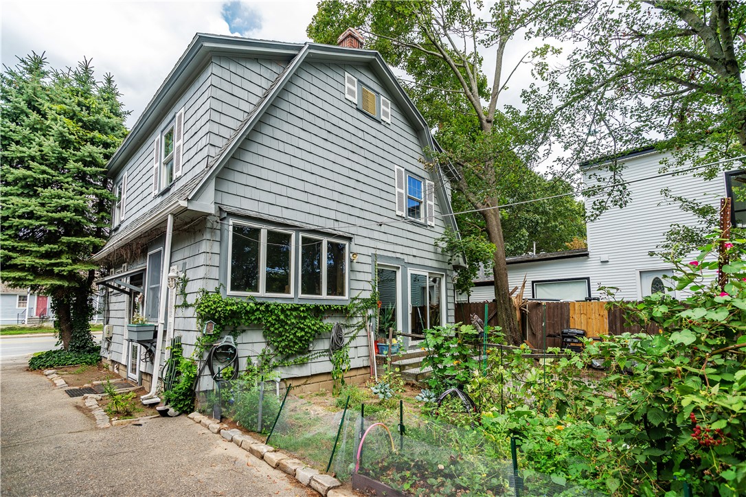 Warwick, Rhode Island 02888, United States, 3 Bedrooms Bedrooms, ,2 BathroomsBathrooms,Residential,Active,199774