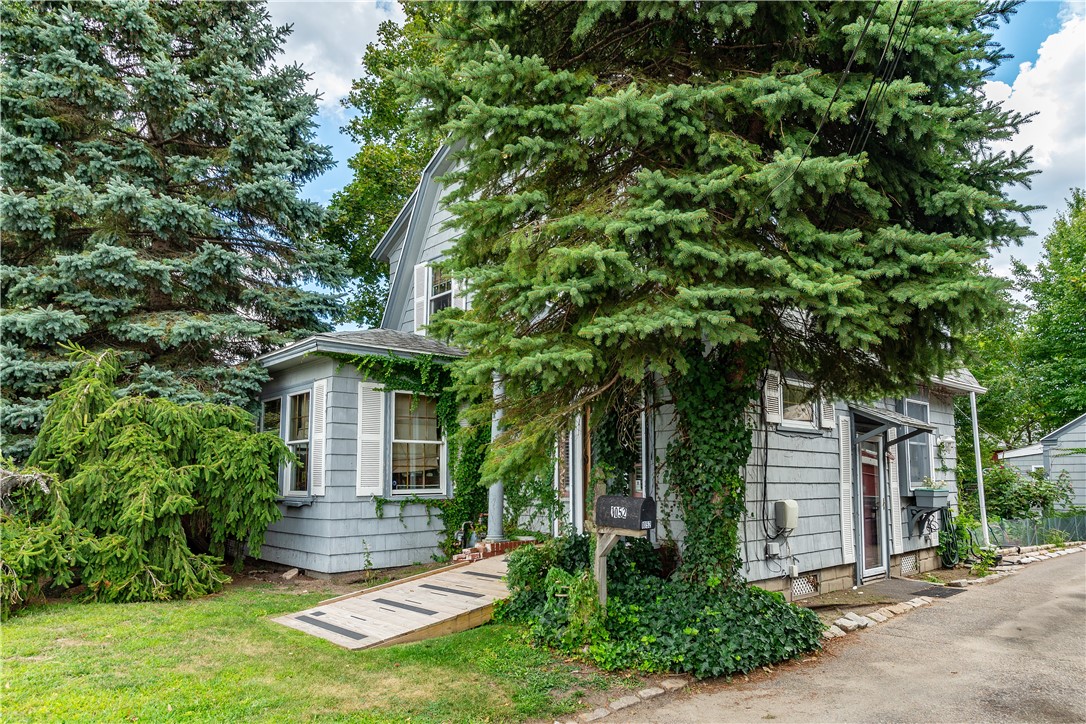 Warwick, Rhode Island 02888, United States, 3 Bedrooms Bedrooms, ,2 BathroomsBathrooms,Residential,Active,199774