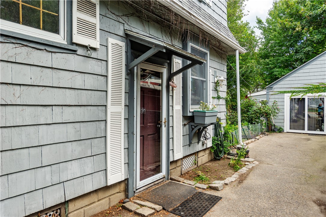 Warwick, Rhode Island 02888, United States, 3 Bedrooms Bedrooms, ,2 BathroomsBathrooms,Residential,Active,199774