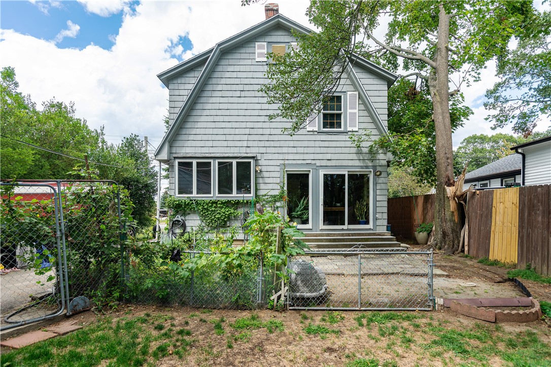 Warwick, Rhode Island 02888, United States, 3 Bedrooms Bedrooms, ,2 BathroomsBathrooms,Residential,Active,199774